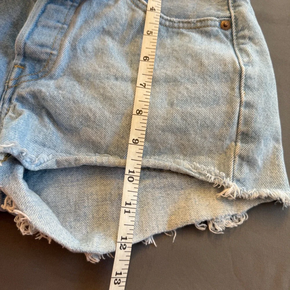 Levi's 501 Cut Off Denim Shorts Women 24 Light‎ Wash